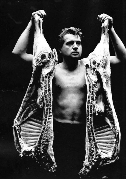 ФОТО Фрэнсис Бэкон (фото Джон Дикин. 1952) 2 (495x700, 104Kb)