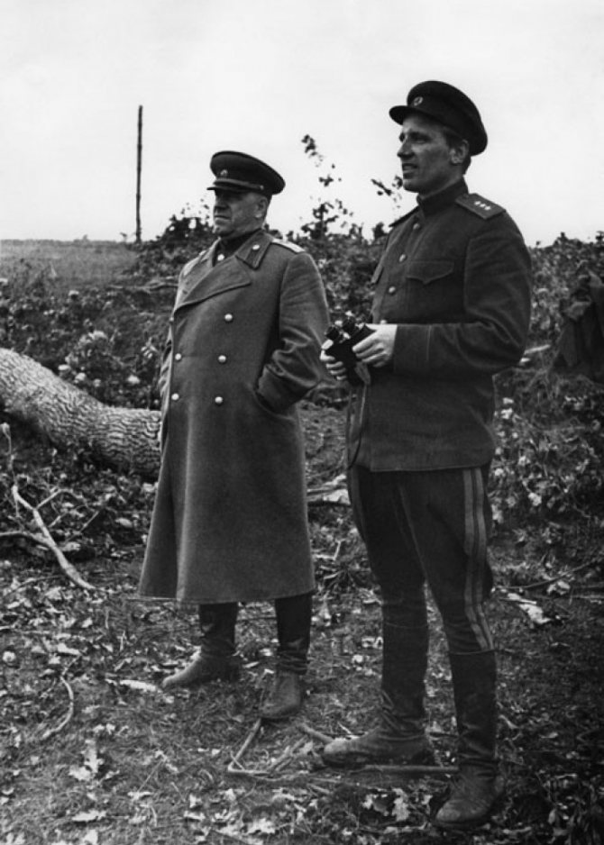 Георгий Жуков и Александр Голованов. Брянский фронт, июль 1943. Источник: wikimedia.org
