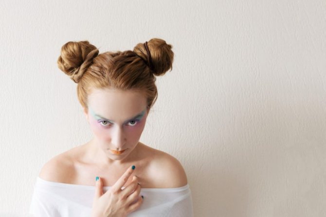 недовольная девушка